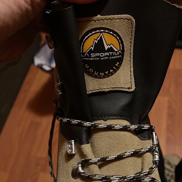 NWOT, tan glacier WLF mountaineering boots La Sportiva 41.5 - Picture 4 of 8